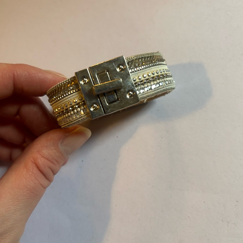 Elegant Gold and Silver Beaded Bracelet - Picture 2 of 9